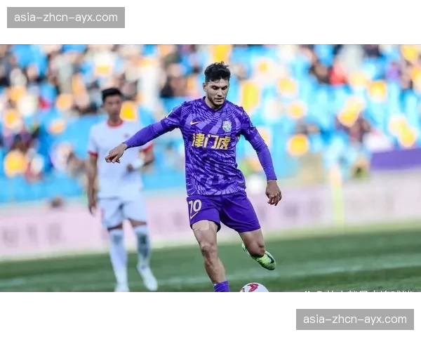 特写：38岁的蒿俊闵，在训练中仍是天津津门虎压迫演练的重要发起点