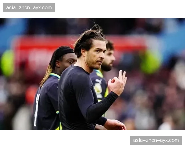 现场：维拉公园响起巨大嘘声，VAR长时间复核后取消主队点球