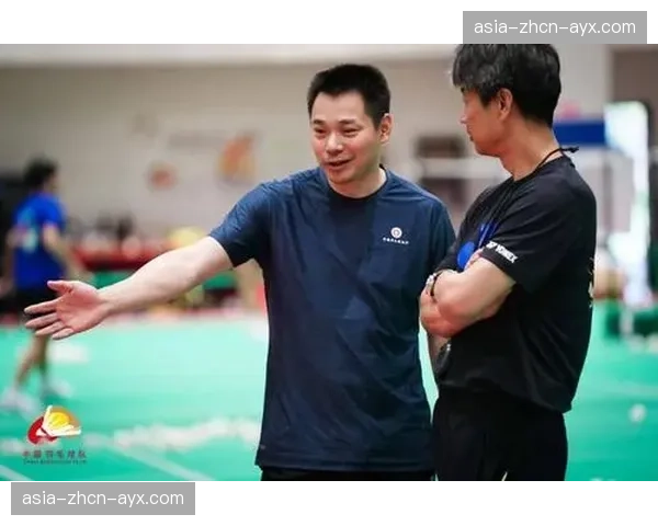 场边的“定海神针”：记录国羽单打主教练夏煊泽的临场指挥瞬间