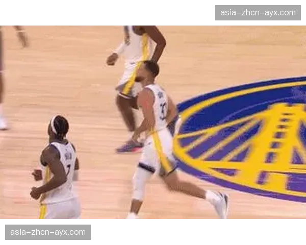 库里谈脚踝扭伤：只要不是膝盖受伤就好，状态比上一场更好